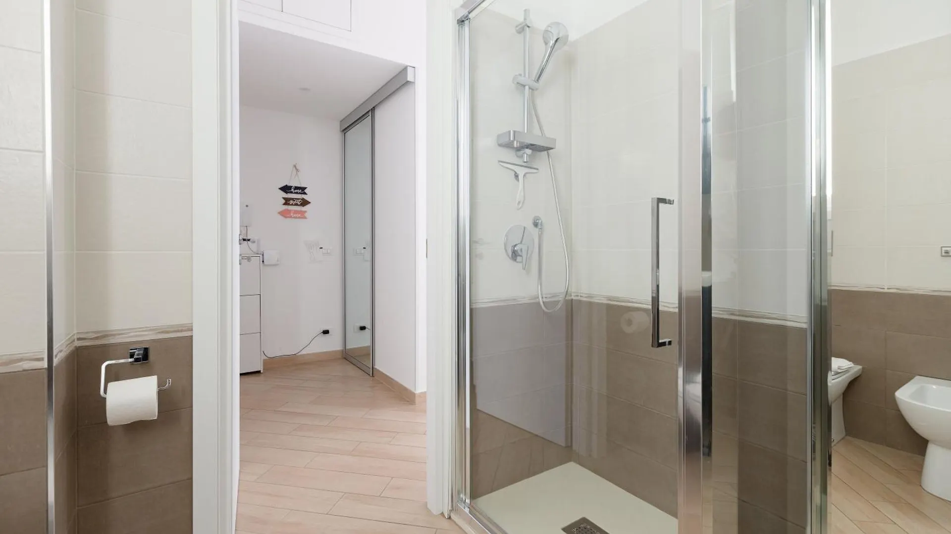 Milan Savona Area Bright Studio X3 0*,  Italien